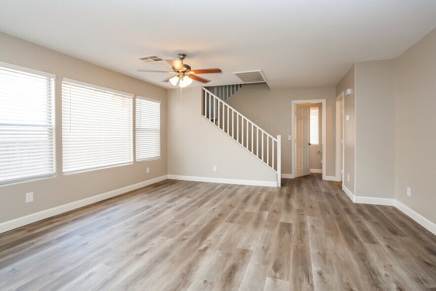 Building Photo - 8013 Indian Blanket St