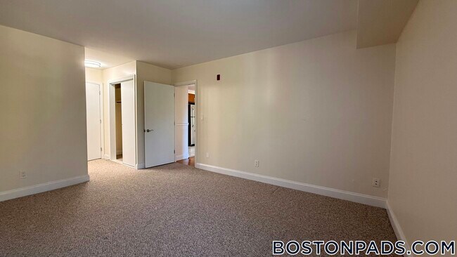 Building Photo - 12 Westgate Dr