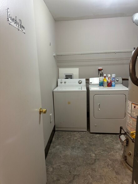 Building Photo - 37 Mendrey Ct