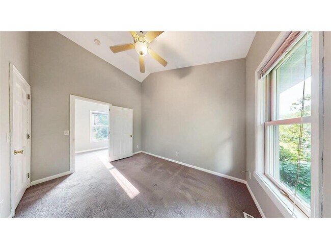 Building Photo - 520 Hanlon Ave