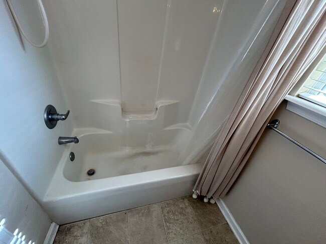 Building Photo - COMING SOON! N Greensboro, 4/2.5 home off of N Church St near Lake Jeanette & I-840