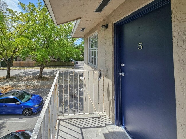 Building Photo - 6617 SW 10th St