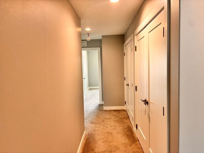 Building Photo - 3BR 2.5ba Townhome in Waukee