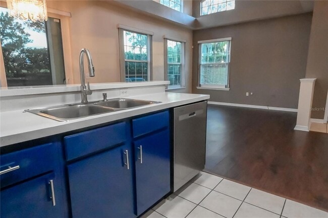 Building Photo - 704 Monroe Cir