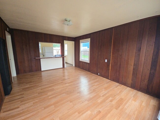 Building Photo - Price reduced! 1BR/1BA house on Henderson St. in Eureka!