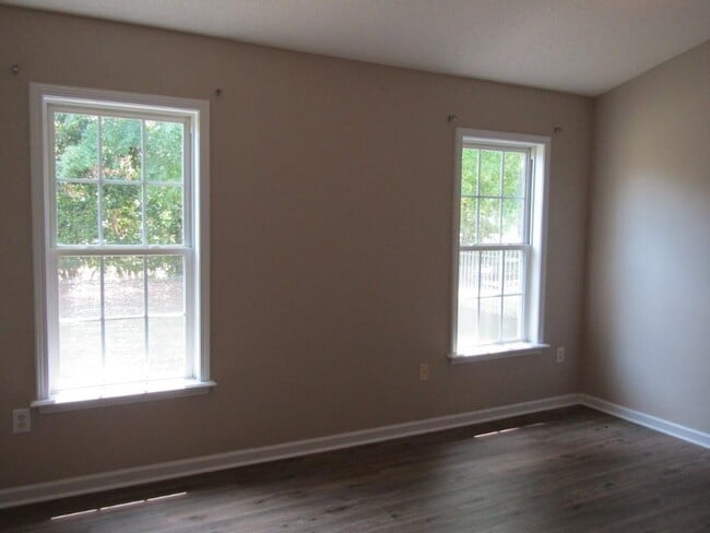 Building Photo - 2208 Seaford Dr