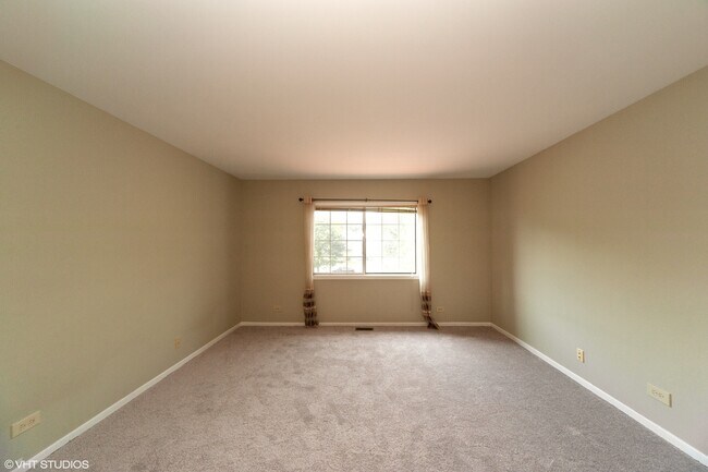 Building Photo - 1252 S Parkside Dr