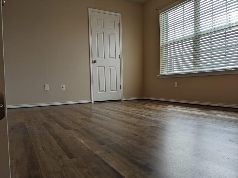 Building Photo - 1801 West Antler Way
