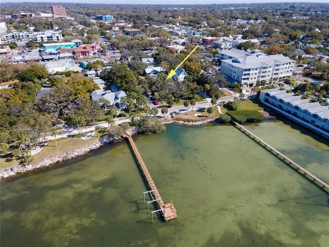 Building Photo - 835 Victoria Dr