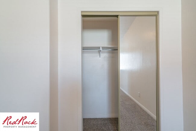 Building Photo - Enjoy Scenic Ivins Living – 3-Bed, 2-Bath ...