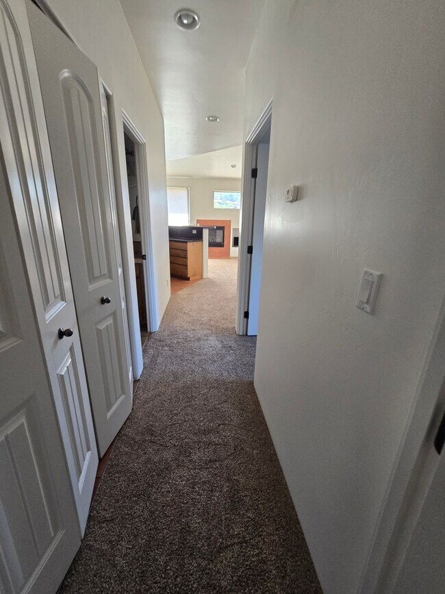 Building Photo - Unfurnished, 1-Year Long-Term Rental