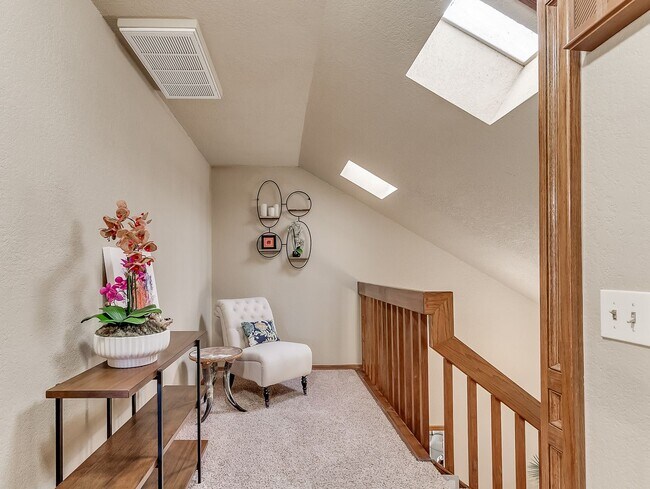 Building Photo - Fully Furnished Short Term Rental