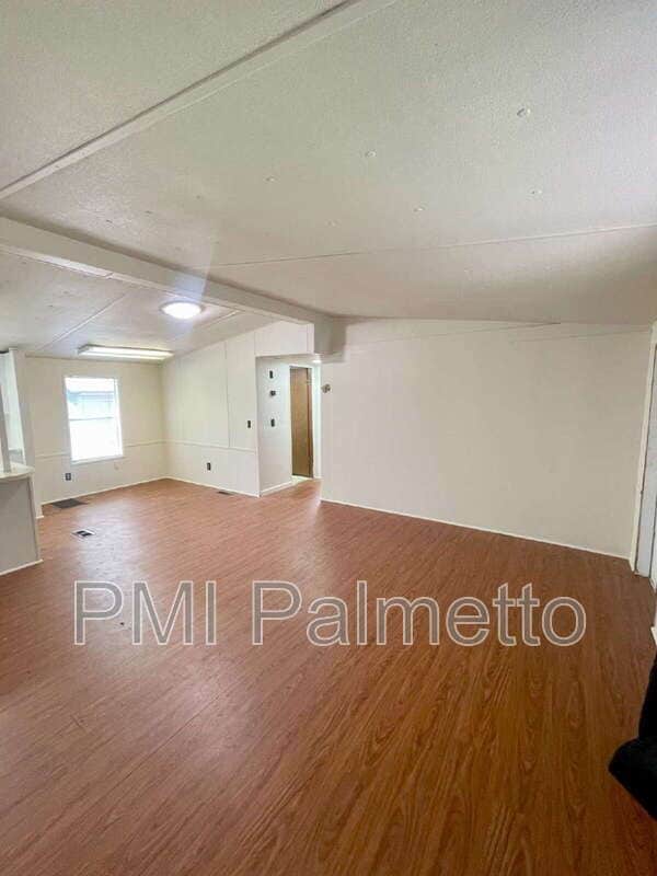 Building Photo - 106 S Witt St