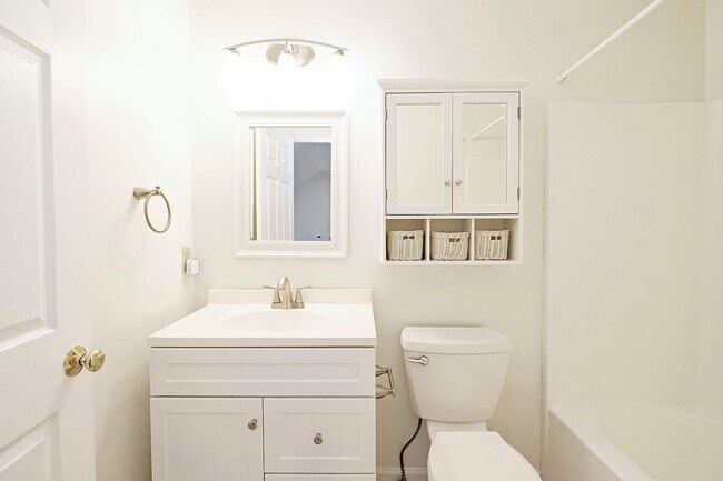 Building Photo - Pet-Friendly End-Unit Ridgecrest Townhome