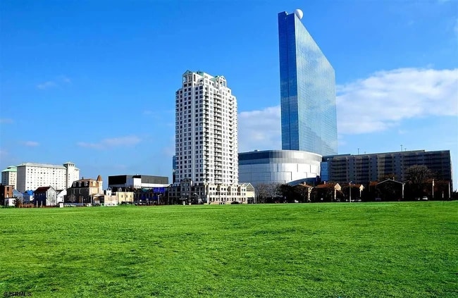 Building Photo - 526 Pacific Ave