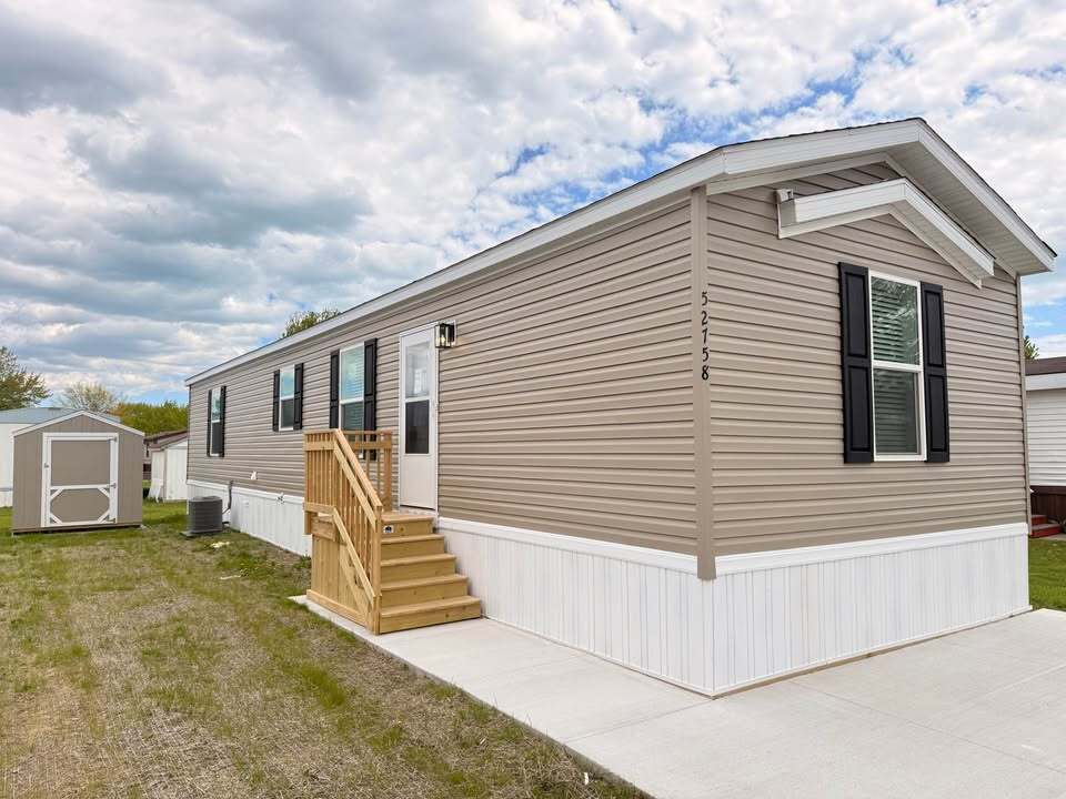 Building Photo - 52758 S Yorktown Ct