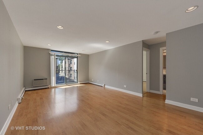 Building Photo - Spacious 2 Bed 2 Bath, East Lakeview