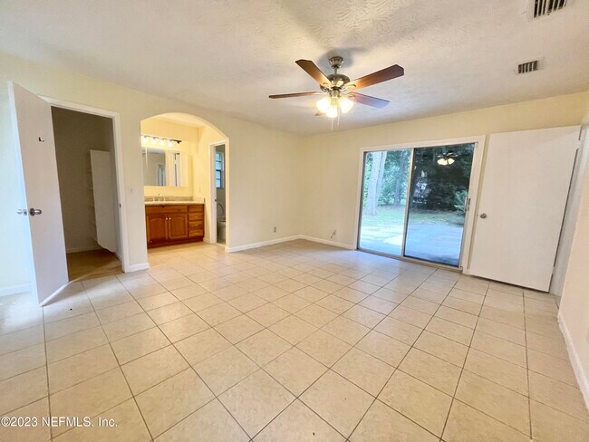 Building Photo - 5391 Golf Course Dr