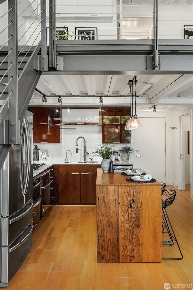 Building Photo - 1Bd/1.5Ba Seattle Condo