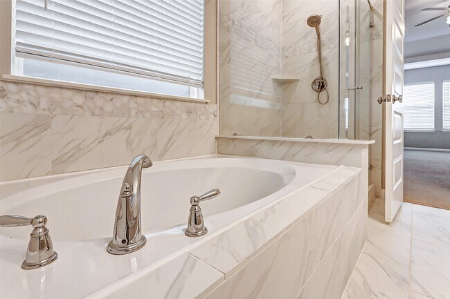 Building Photo - 2165 Woodland Pine Dr