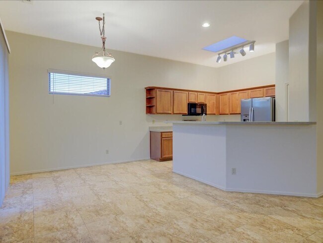 Building Photo - 3 Bedroom 2 Bathroom + Den   Gated Communi...