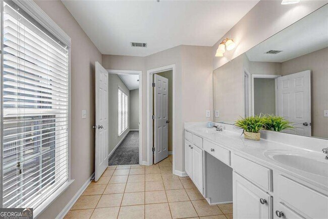 Building Photo - 268 Balaban Cir