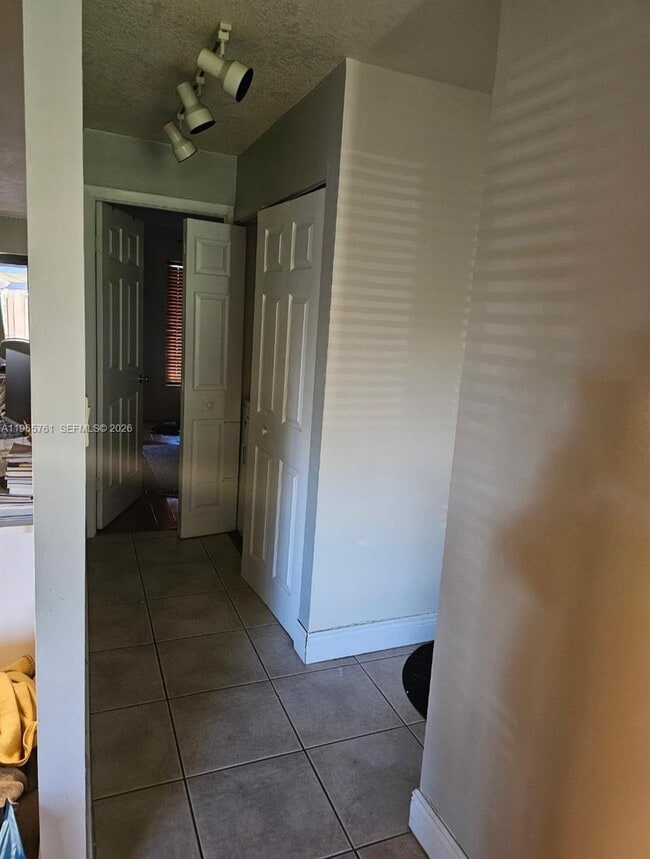 Building Photo - 7509 SW 26th Ct