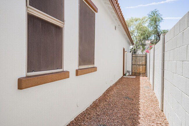 Building Photo - 17564 W Verdin Rd