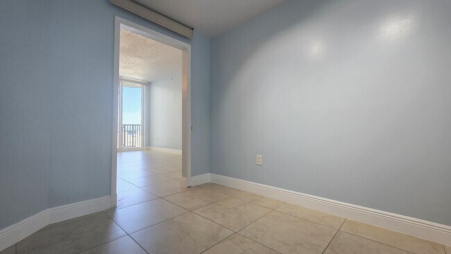 Building Photo - 255 Evernia St