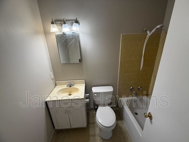 Building Photo - 4223 Delfern Dr