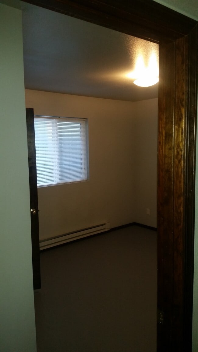 BR 3 - 830B South 11th Avenue
