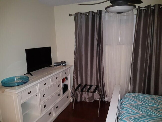 Building Photo - 3776 Inverrary Blvd