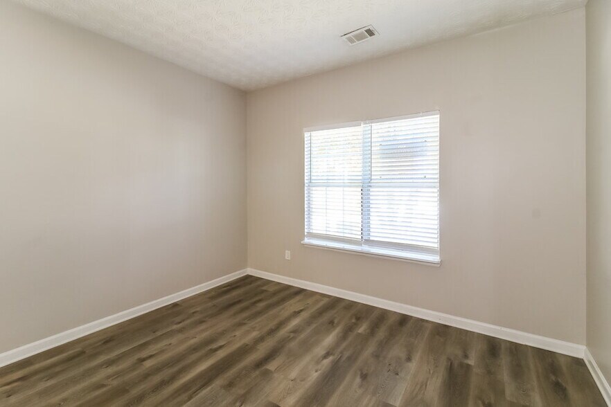 Building Photo - 3505 Creekview Dr