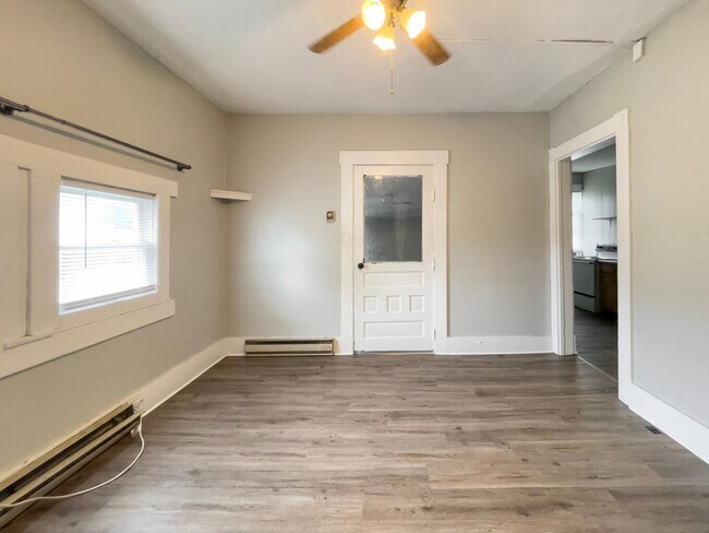 Building Photo - Cozy 1 bedroom Close to Campus