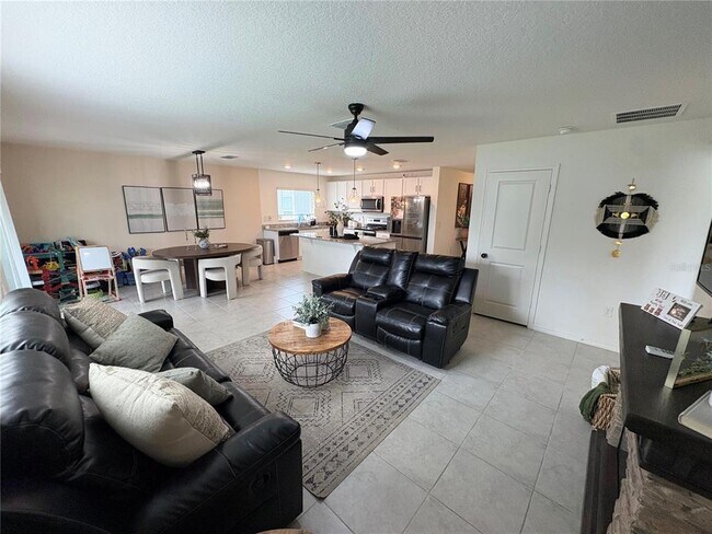 Building Photo - 433 Summer Grv Ln