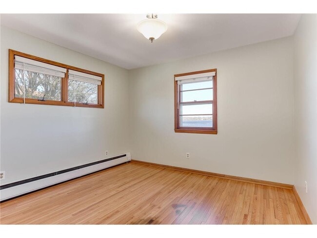 Building Photo - 2331 W Medicine Lake Dr