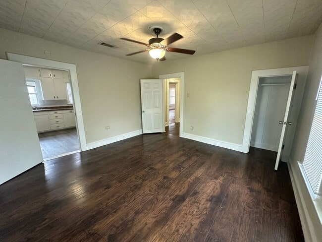 Building Photo - 2112 McKenzie Ave