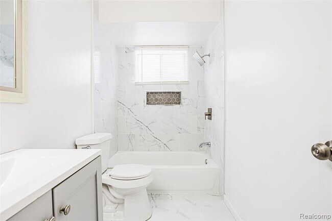 Building Photo - 6627 Orange Ln