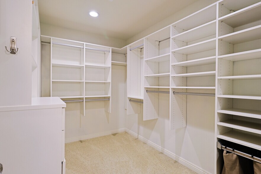 Building Photo - 844 N Lima St
