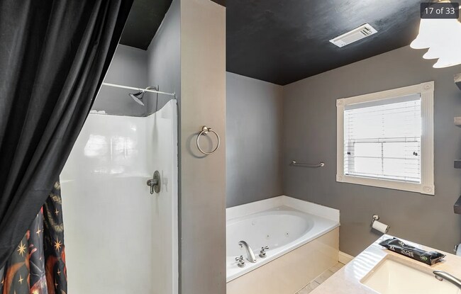 Building Photo - Stunning 4-bedroom, 2-bathroom Home