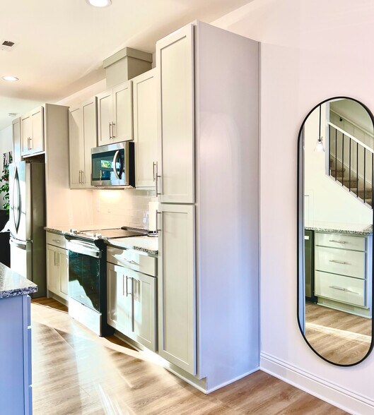 Building Photo - Room in Townhome on Brushfoot Wy
