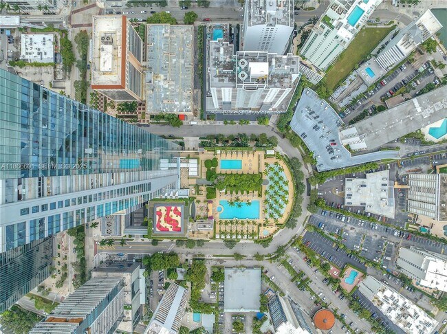 Building Photo - 1435 Brickell Ave