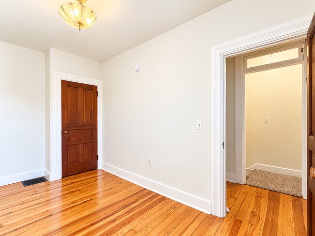Building Photo - 127 N Liberty St