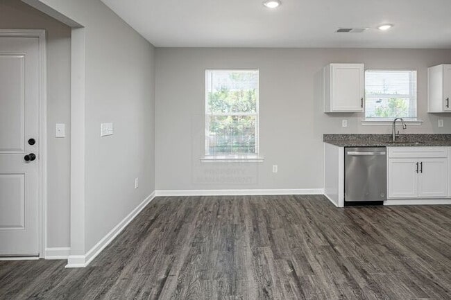 Building Photo - $1650! Beautiful 3Bed 2Bath in newly built Woodland Circle! Tour today
