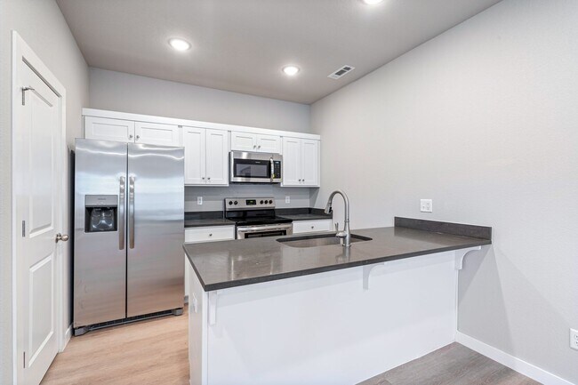 Building Photo - 276 N Hunter St