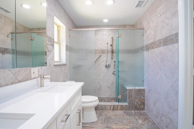 Building Photo - Gorgeous Prestonwood home with in-ground pool & large yard