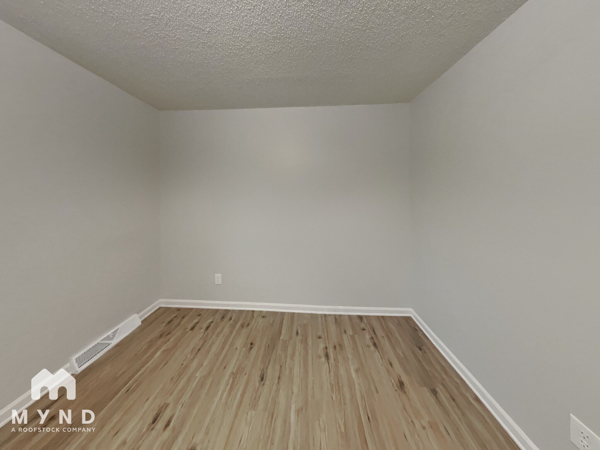 Building Photo - 16812 Clear Creek Dr