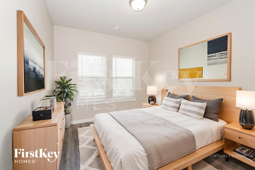 Building Photo - 309 N Centro Cir