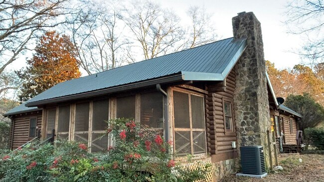 Building Photo - 1840 Robinhood Rd