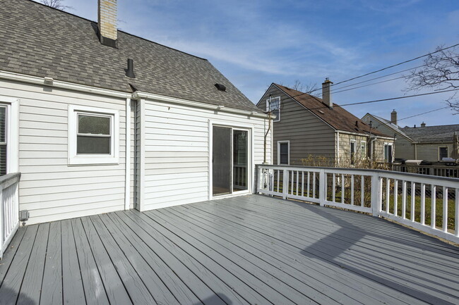 Building Photo - 1608 Whitcomb Ave